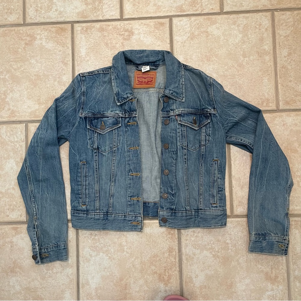 Levi’s Cropped Jean Jacket